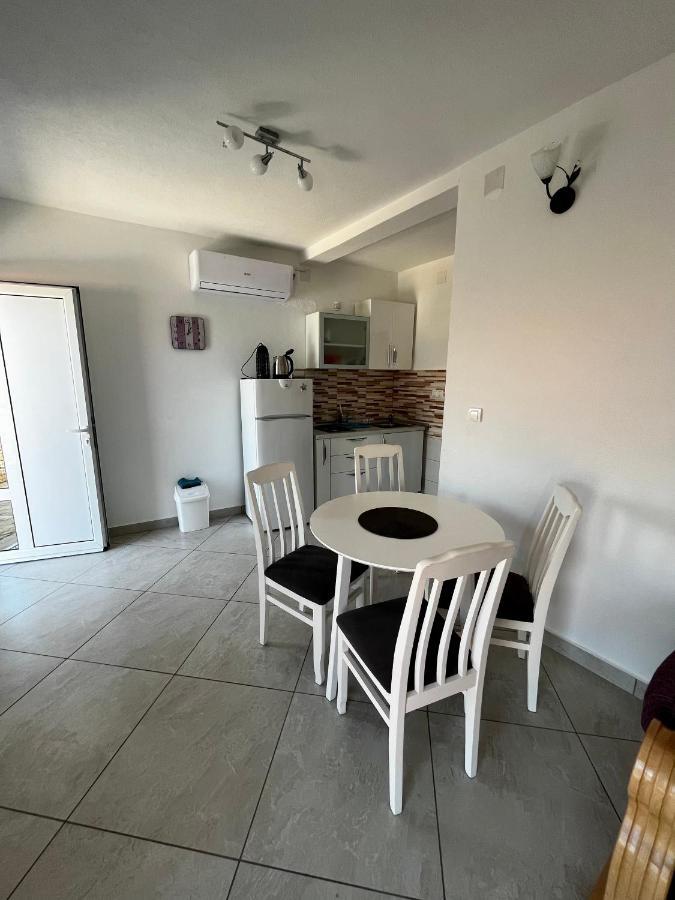 Apartments Apartmani Bojana Utjeha-Bušat Extérieur photo
